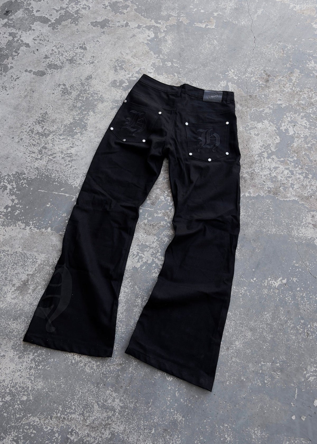 BLACK FLARE DENIM PANTS
